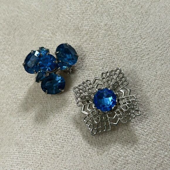 Lot Of 2 Vintage Brooches Pins Small Silver-tone & Blue Rhinestones Prong Set - Picture 3 of 7